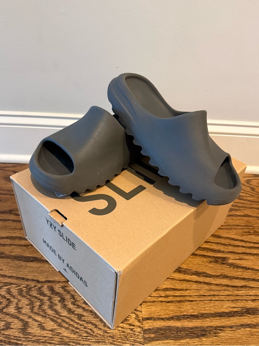 Authentic Adidas Yeezy Slip-On Slides - Charcoal Dark Grey - Size 10 - *w/Box